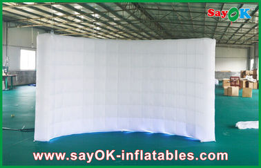 Decoração de festas Parede inflável Painéis de parede de ar inflável durável com sopro interno CE, 3 x 2 x 2,3 m