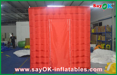 Cabine inflável vermelha da foto de 2 portas da barraca inflável do cubo com uso de abertura superior do parque de diversões