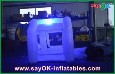 Iluminação colorida bonita da máquina inflável alugado inflável do dinheiro do Natal da cabine da foto