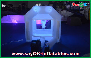 A cabine do evento indica a casa pequena inflável conduzida portátil de excitação do salto com canal 2 longo