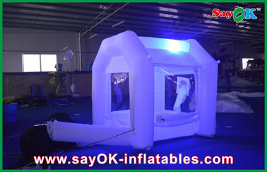 A cabine do evento indica a casa pequena inflável conduzida portátil de excitação do salto com canal 2 longo
