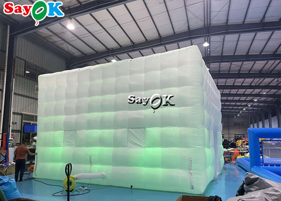 O PVC exterior revestiu a barraca inflável do ar do cubo gigante do diodo emissor de luz com o tamanho feito sob encomenda do ventilador