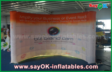 A cabine do evento indica 3 x 1,5 x 2,3 M Led Wall Inflatable Photobooth com impressão