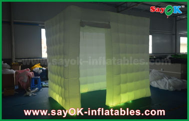 Anunciar a cabine indica a cabine inflável/Photobooth da foto dos suportes brancos sustenta a barraca do cubo do quadro