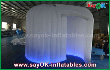 A decoração do contexto da cabine da foto conduziu o cubo inflável do cerco da cabine da foto do iglu com iluminação