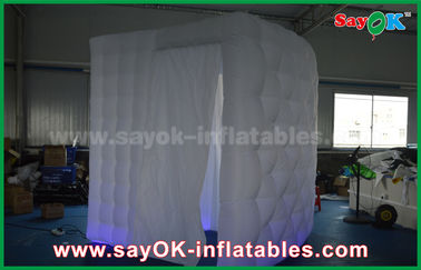 Cerco inflável da cabine da foto cubo móvel inflável branco do cerco da cabine da foto de 2,4 x de 2,4 x de 2.4m com iluminação conduzida