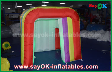A cabine inflável da foto das cores coloridas infláveis do arco-íris da barraca do partido sustenta a barraca inflável portátil