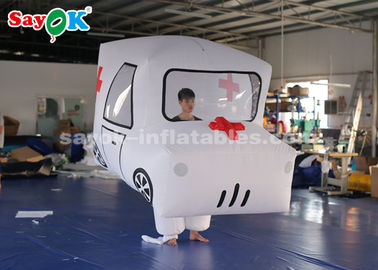 Modelo inflável feito sob encomenda gigante da ambulância dos produtos para a promoção