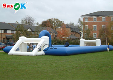 Dos jogos infláveis dos esportes do jardim passo de futebol inflável azul do campo de futebol do sabão para crianças