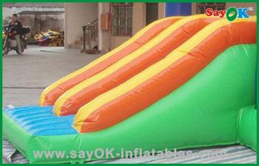 Salto inflável personalizado Salto inflável deslizante para diversão, castelo de salto com deslizante