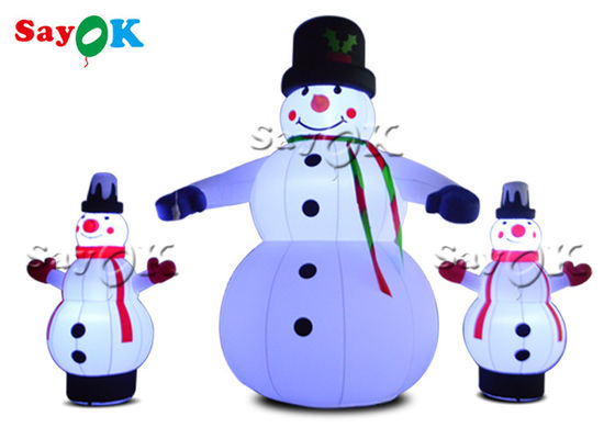 O diodo emissor de luz ilumina o boneco de neve inflável do Natal para a decoração da jarda