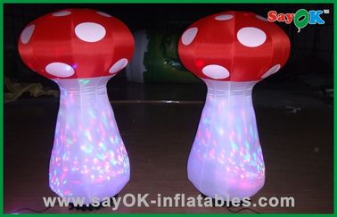 A decoração de iluminação inflável Inflable da decoração do cogumelo do diodo emissor de luz cresce rapidamente