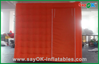Cabine inflável vermelha portátil da foto