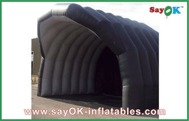 Barraca apertada do ar inflável que constrói a grande casa inflável preta da barraca para acampar