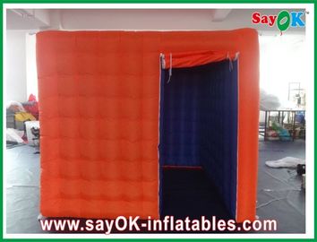 Laranja inflável móvel durável da cabine da foto das decorações infláveis do partido fora do interior roxo com uma porta