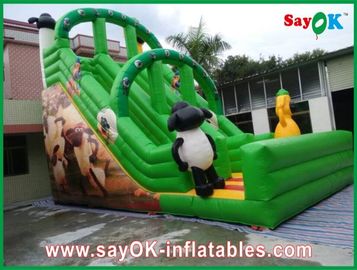 Slides de água infláveis industriais Slides de água infláveis verdes 0,55 mm Tarpaulin de PVC para parque de diversões