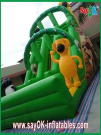 Slides de água infláveis industriais Slides de água infláveis verdes 0,55 mm Tarpaulin de PVC para parque de diversões