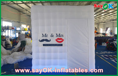 A cabine da foto do casamento contrata a forma inflável do cubo de 2,5 x de 2,5 x de 2.5m Photobooth com logotipo feito sob encomenda