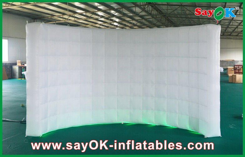 Decoração de festas Parede inflável Painéis de parede de ar inflável durável com sopro interno CE, 3 x 2 x 2,3 m