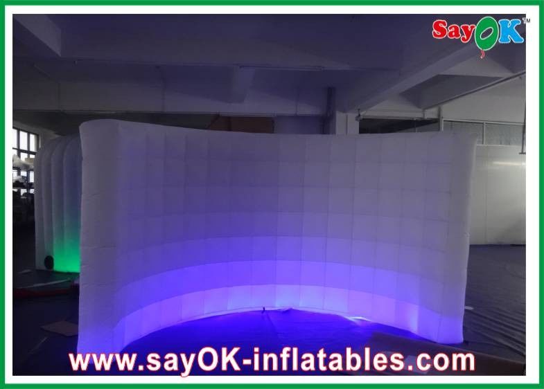 Parede de trabalho inflável de tecido de Oxford inflável com iluminação LED para exposição / evento