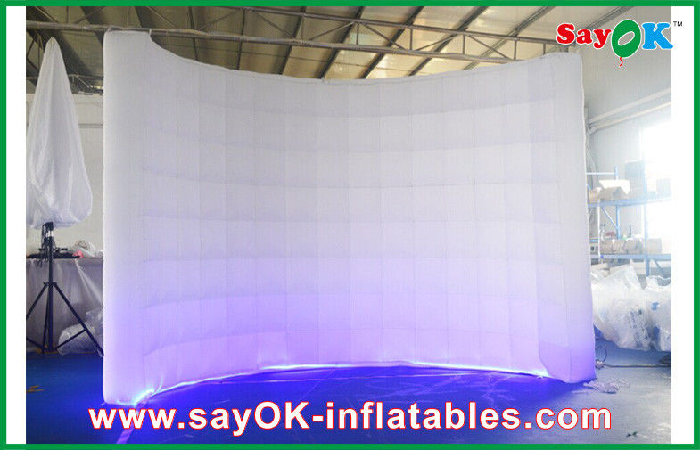 A barraca inflável inflável do ar do evento/banquete de casamento da barraca do trabalho, conduziu a iluminação da parede inflável branca curvada
